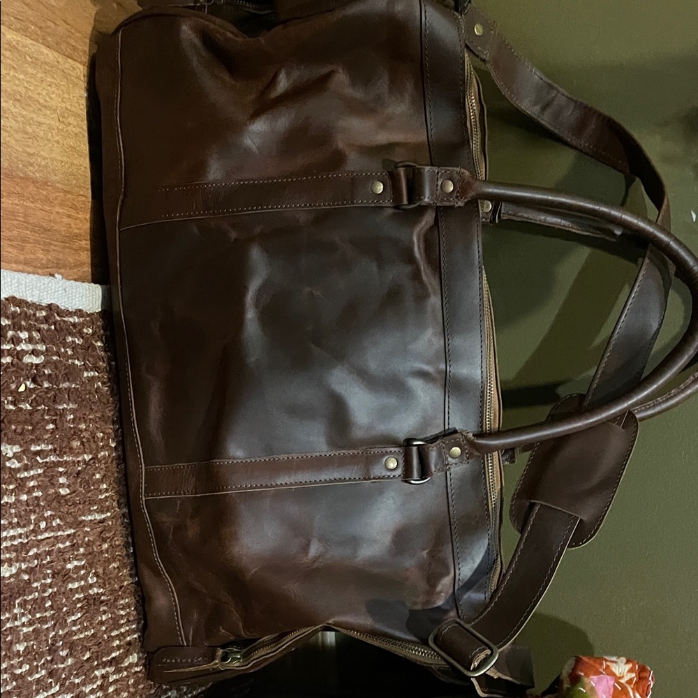 Mahi Columbas duffle travel bag with logo